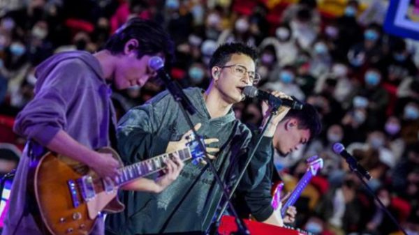 茄子蛋主唱连收5次“等死”威胁 回呛：再闹一定报案	