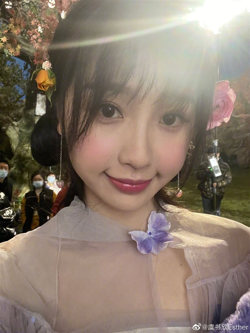 虞书欣素颜像于正？  网因6个字引爆骂战