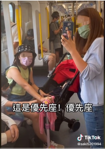 视频|搭地铁求让座小孩引冲突 乘客:为什么要让?