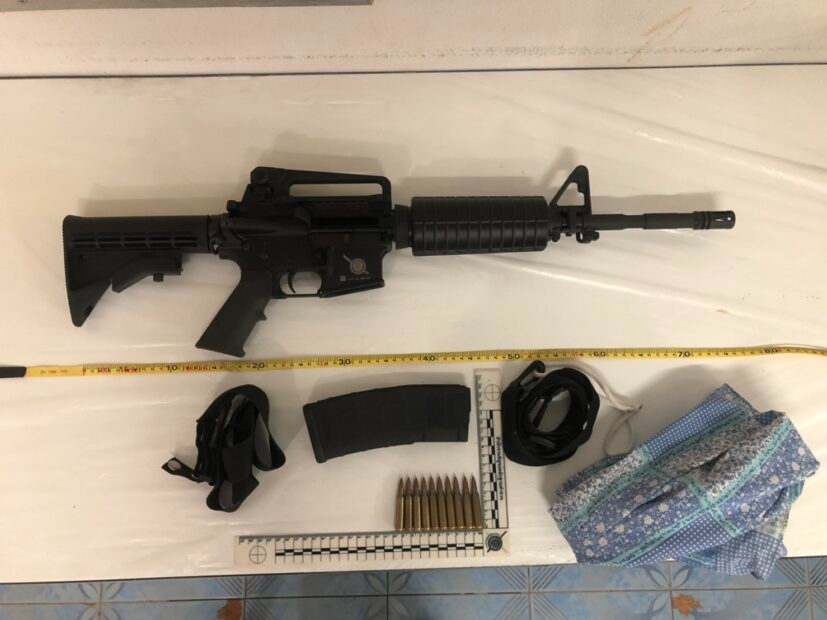 警员偷7枪支 换钱买冰毒