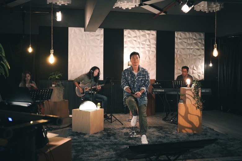 许志安沉寂3年开唱  网讽“有经历唱歌感情丰富了”