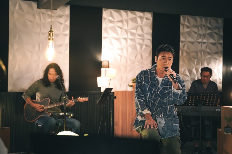 许志安沉寂3年开唱  网讽“有经历唱歌感情丰富了”