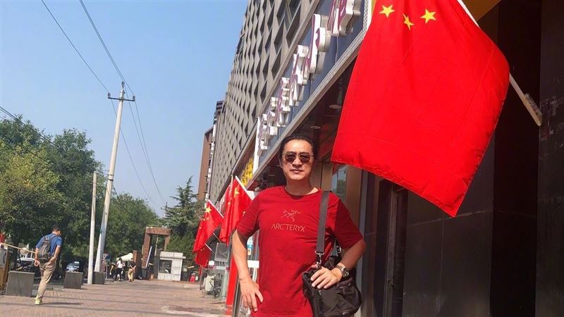 贺中国国庆73周年 欧阳娜娜拔头筹