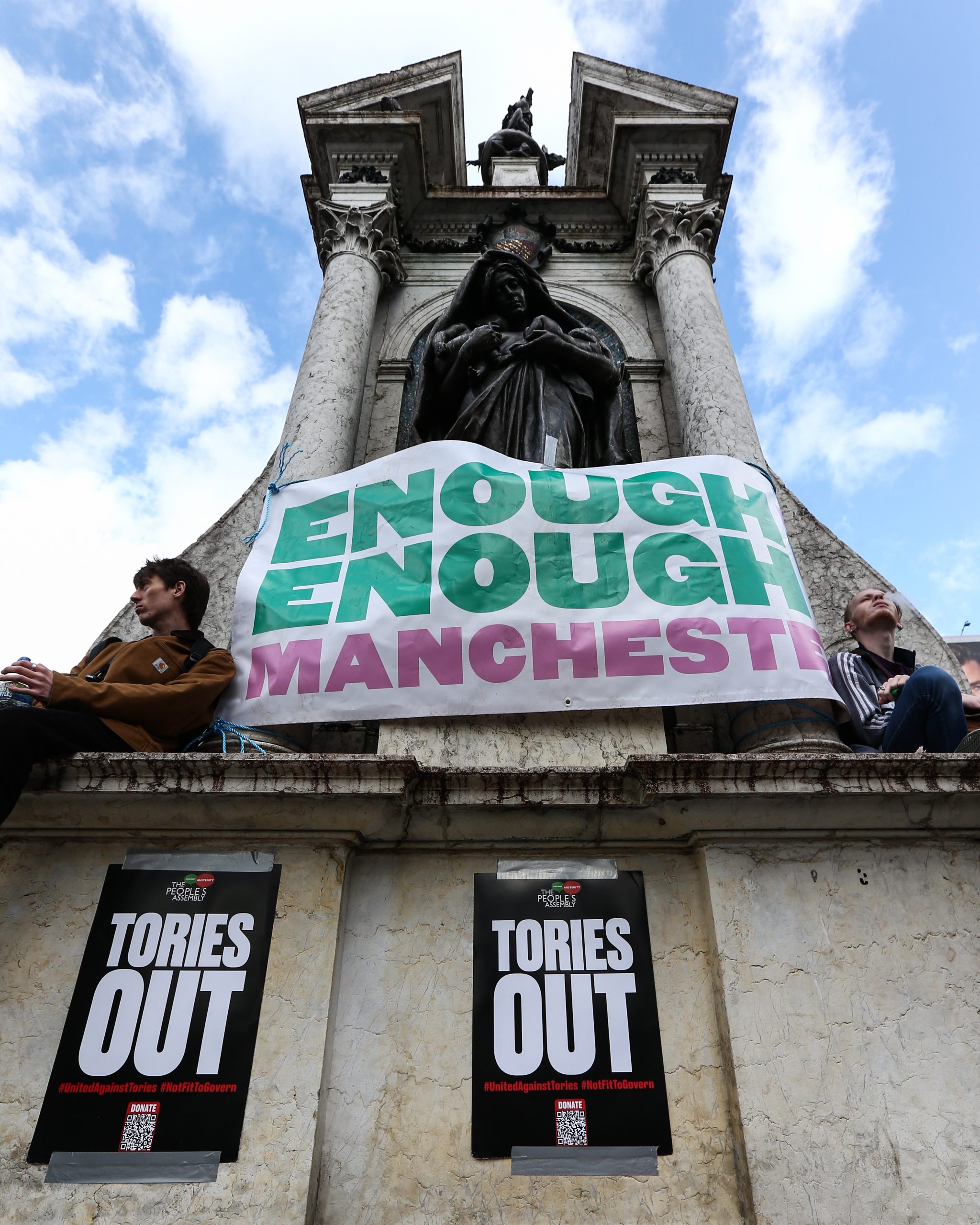 迷你预算惹众怒  英相或遭党友倒戈