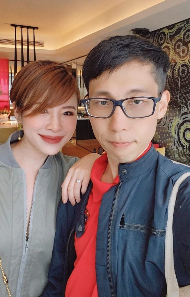 送女神印度花环贺寿 颜江瀚被吐槽“火星男”