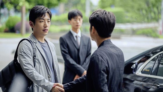 邱佳馨/《江照黎明》深陷沼泽的女性,还能见到黎明吗?