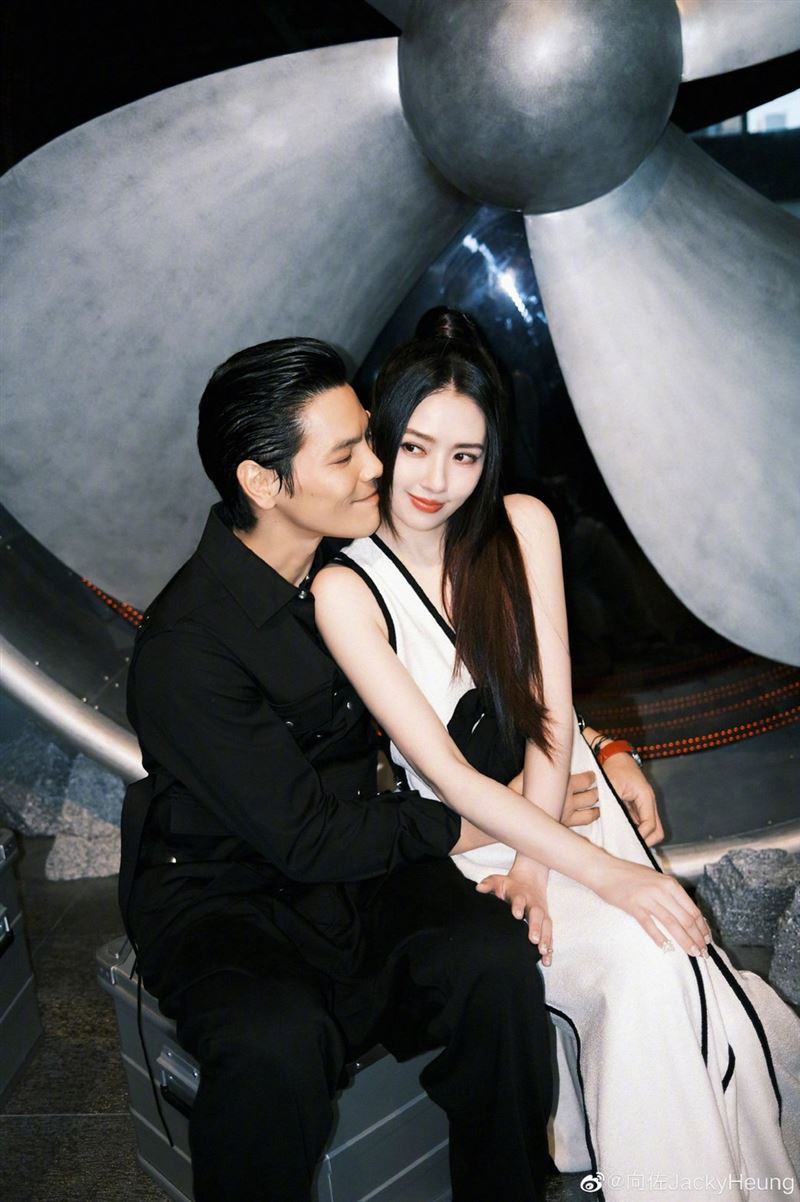 郭碧婷为二胎儿子办百日宴 向佐爆出轨未现身