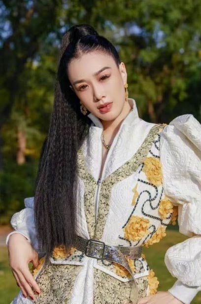 锺丽缇亮片裙跑商演 遭讽“跌落女神神坛”