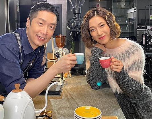 锺嘉欣挨批双面人 马浚伟力挺:孕妇有情绪很正常