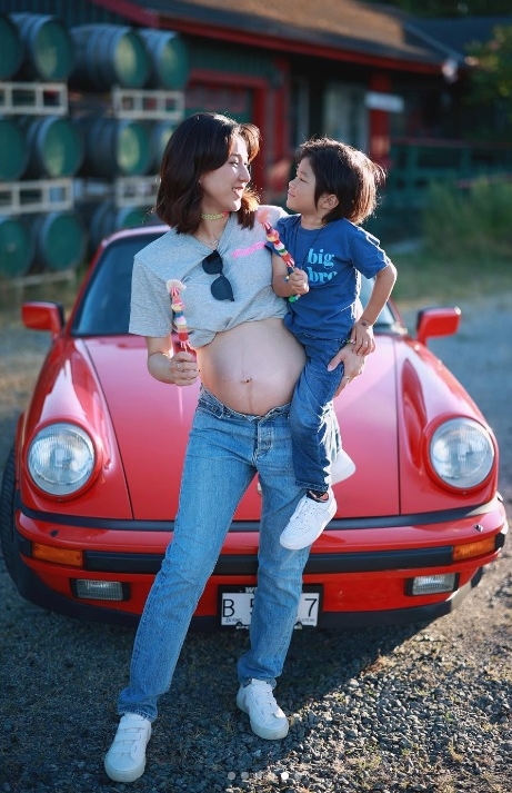 锺嘉欣挨批双面人 马浚伟力挺:孕妇有情绪很正常