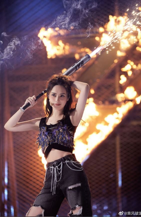  阿娇经纪人被质疑失职 粉丝不满责偏袒阿Sa