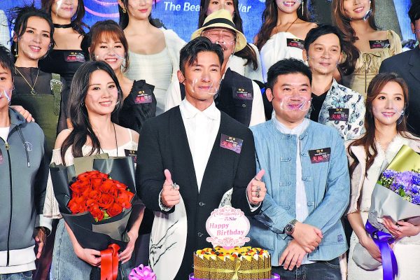  陈滢飞巴黎缺席新剧造势活动 方力申酸溜溜：早知我也飞啦 