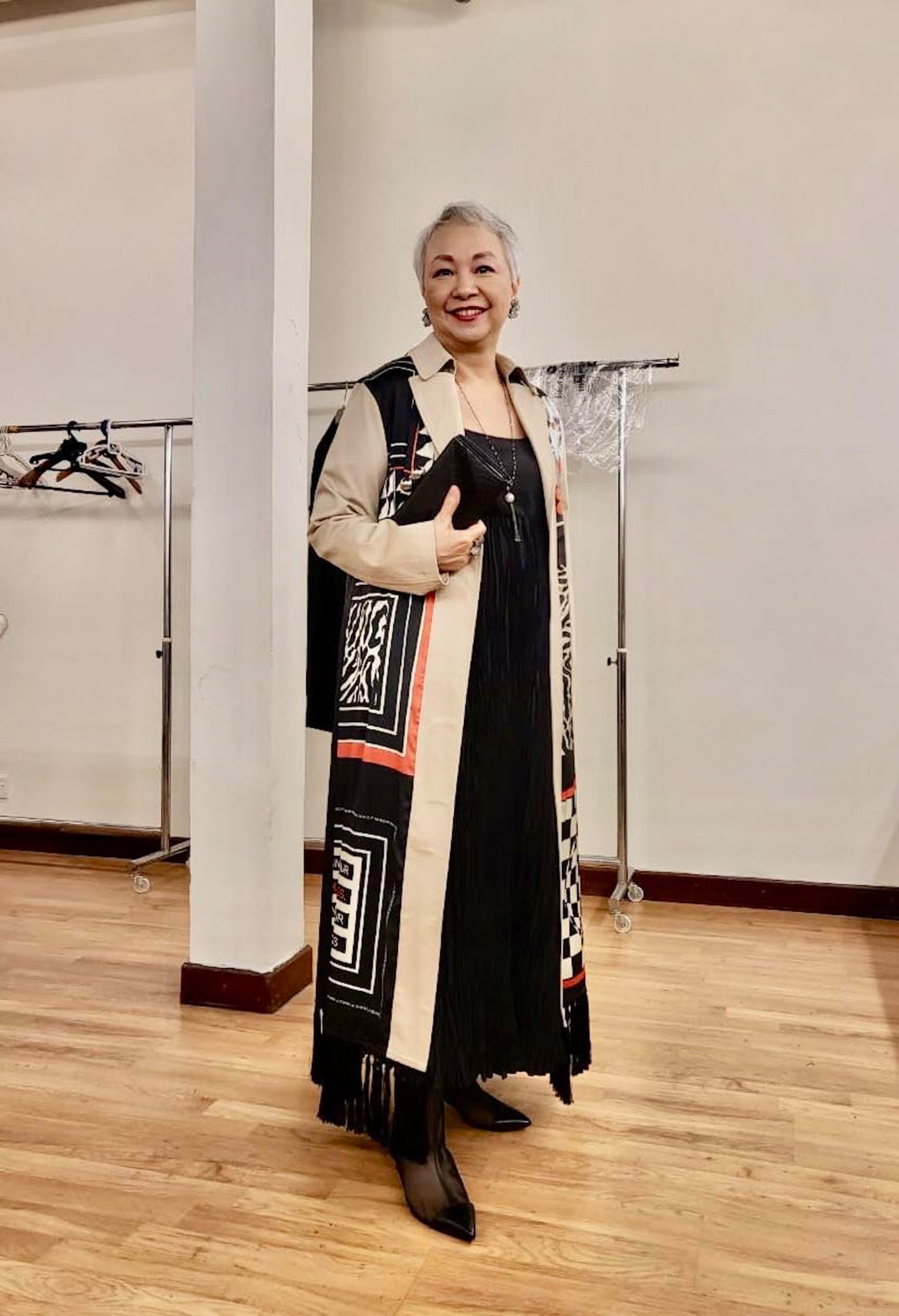 陈秋霞晒婚照贺结婚41年 感恩老公同心经营温暖家