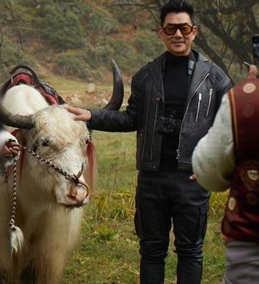 雪山骑重型摩托险出意外  任贤齐犯气喘哭到眼肿