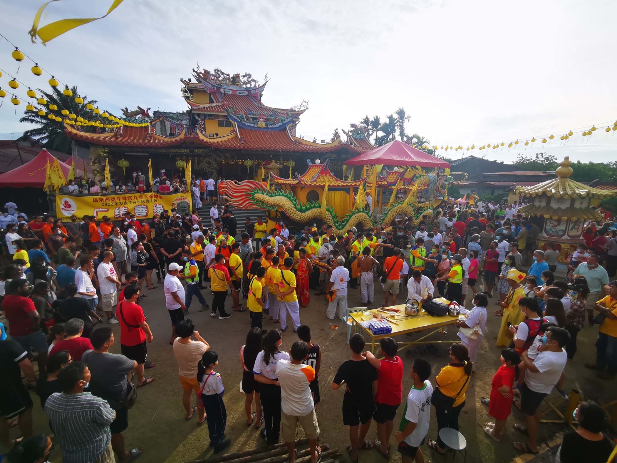 霹／爱大华斗母宫众神出游热闹