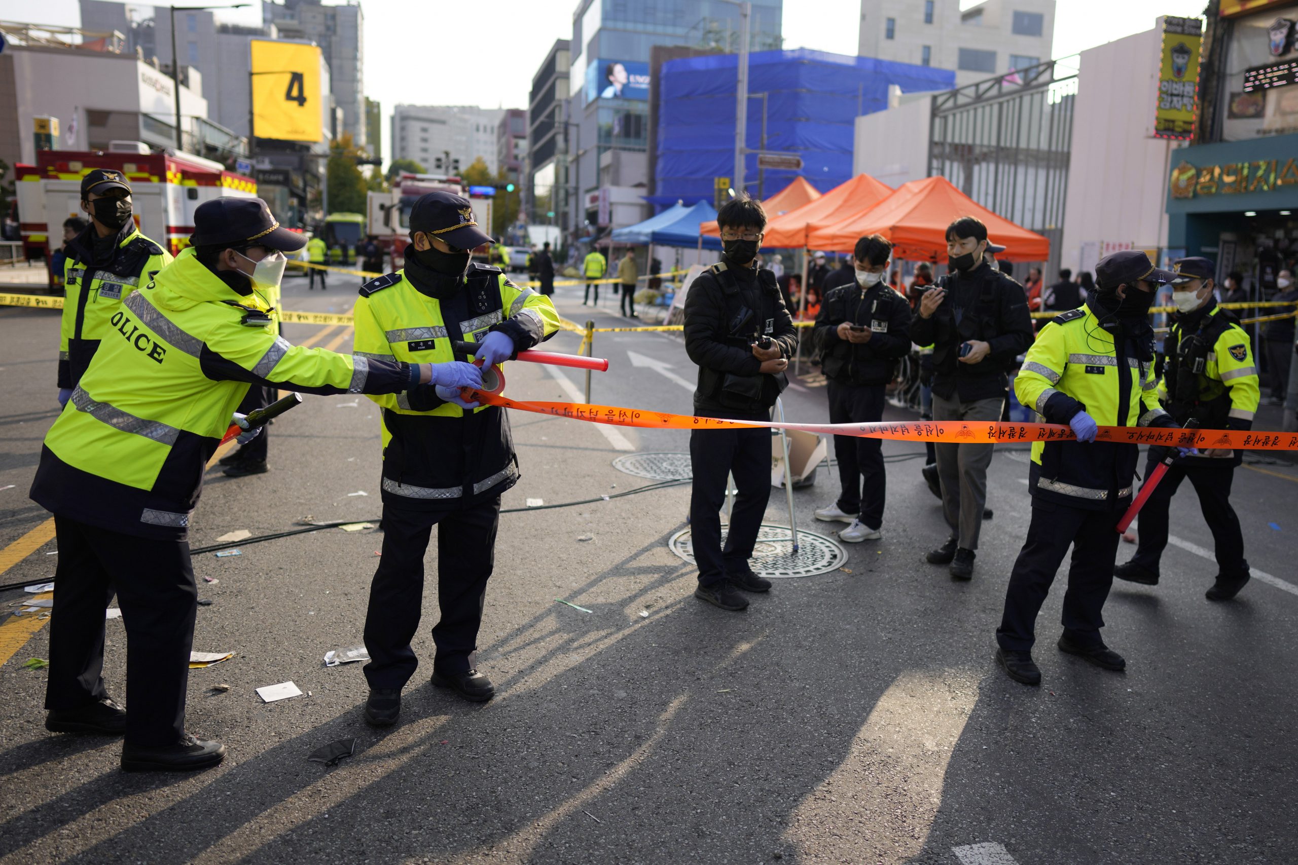 韩外长为梨泰院踩踏事故 外籍死伤者部署应急工作