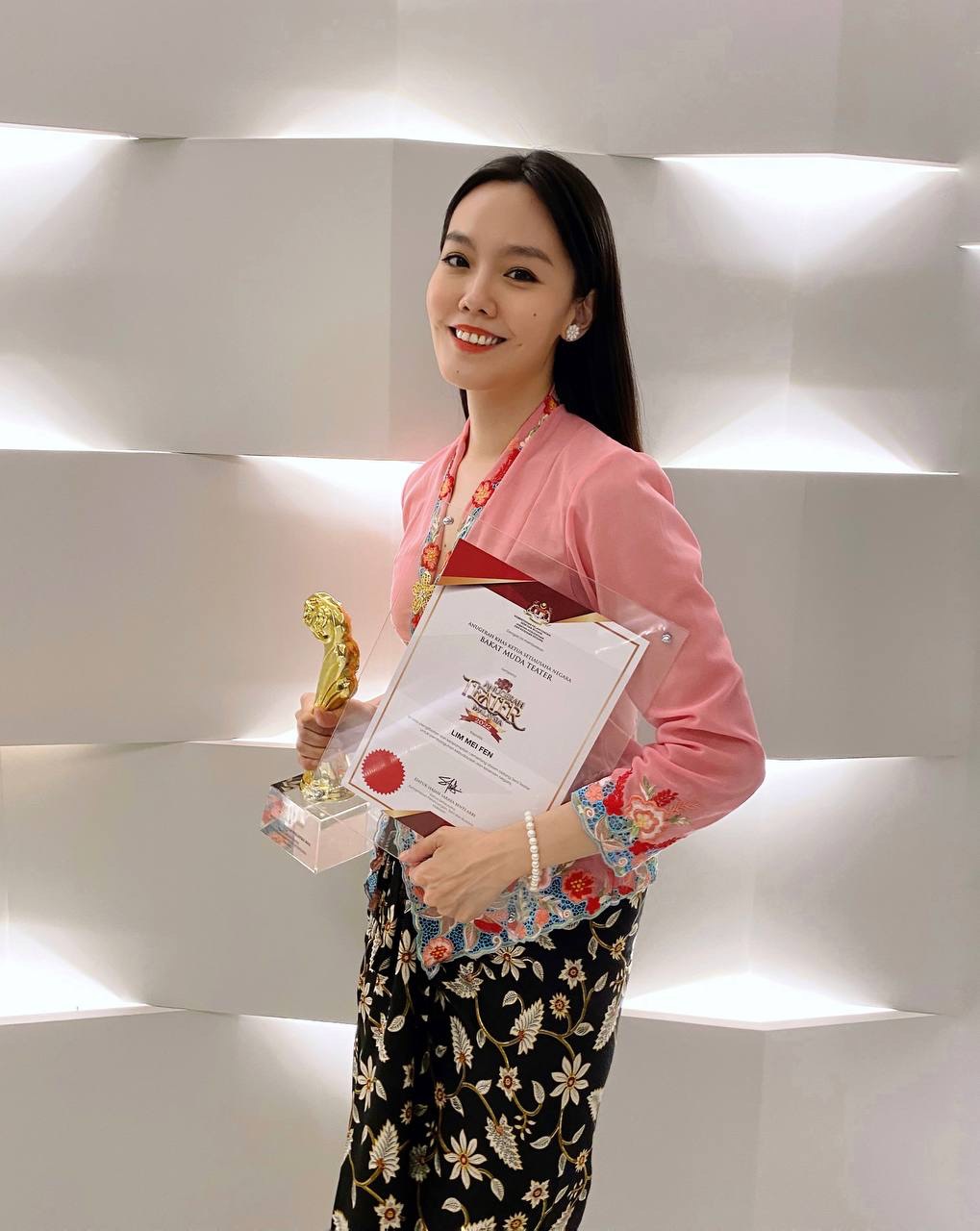 首位华裔演员获“剧场青年才俊奖” 林美芬赴中国深造获最佳礼物	