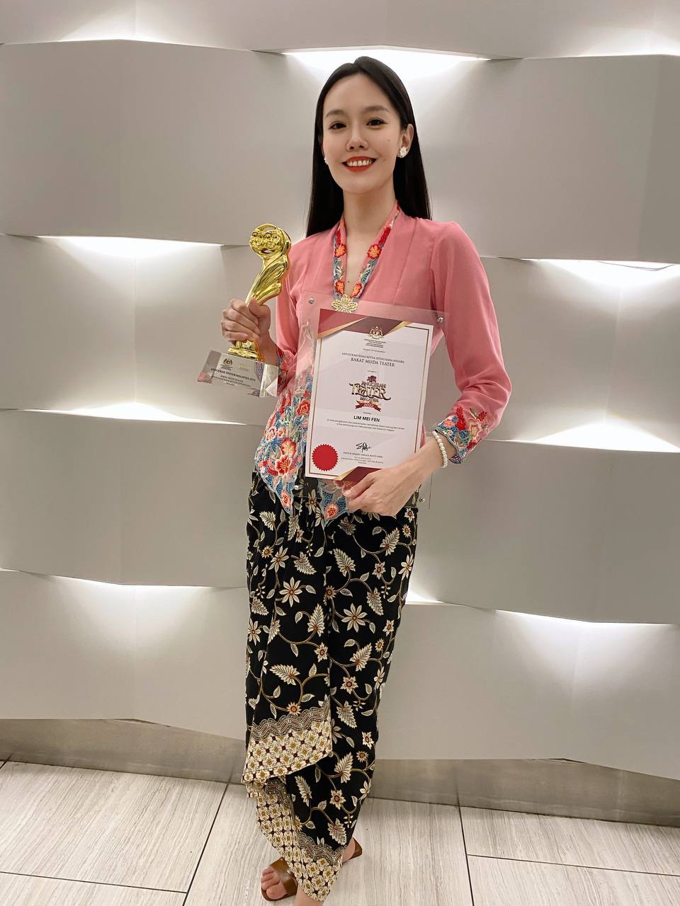 首位华裔演员获“剧场青年才俊奖” 林美芬赴中国深造获最佳礼物	