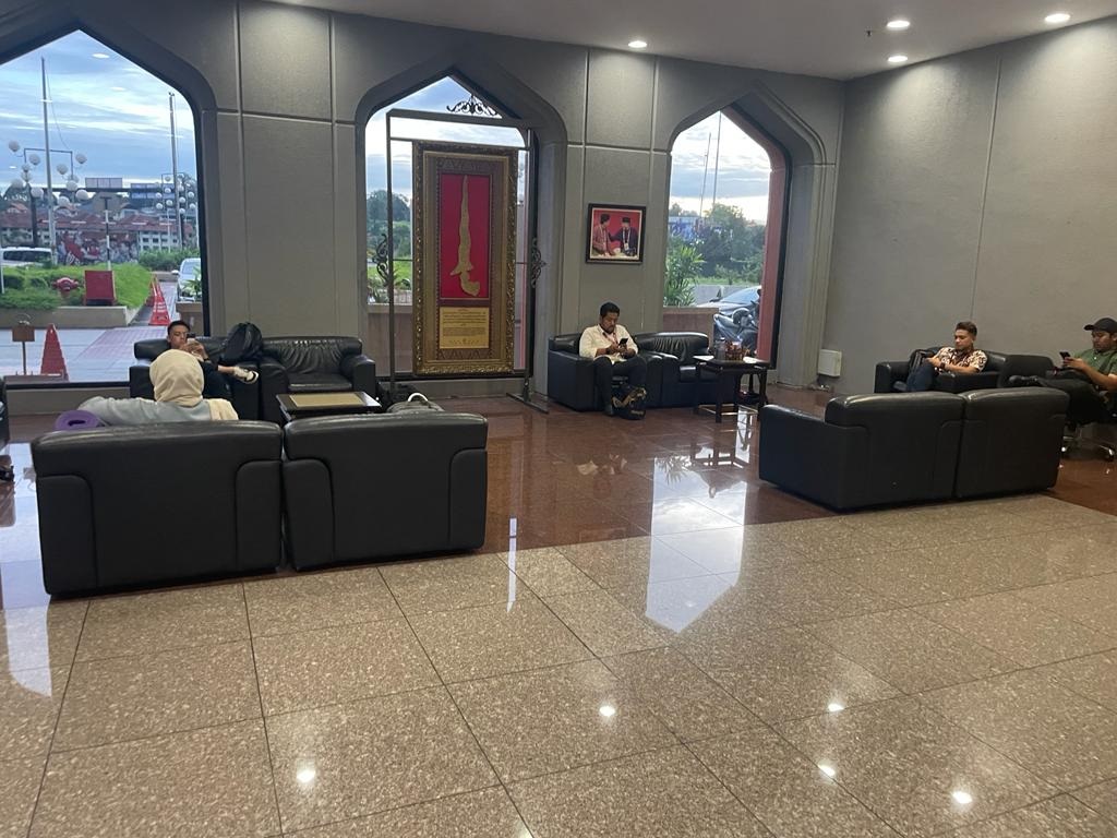 首相与扎希等巫统高层 开会超过1小时仍没动静