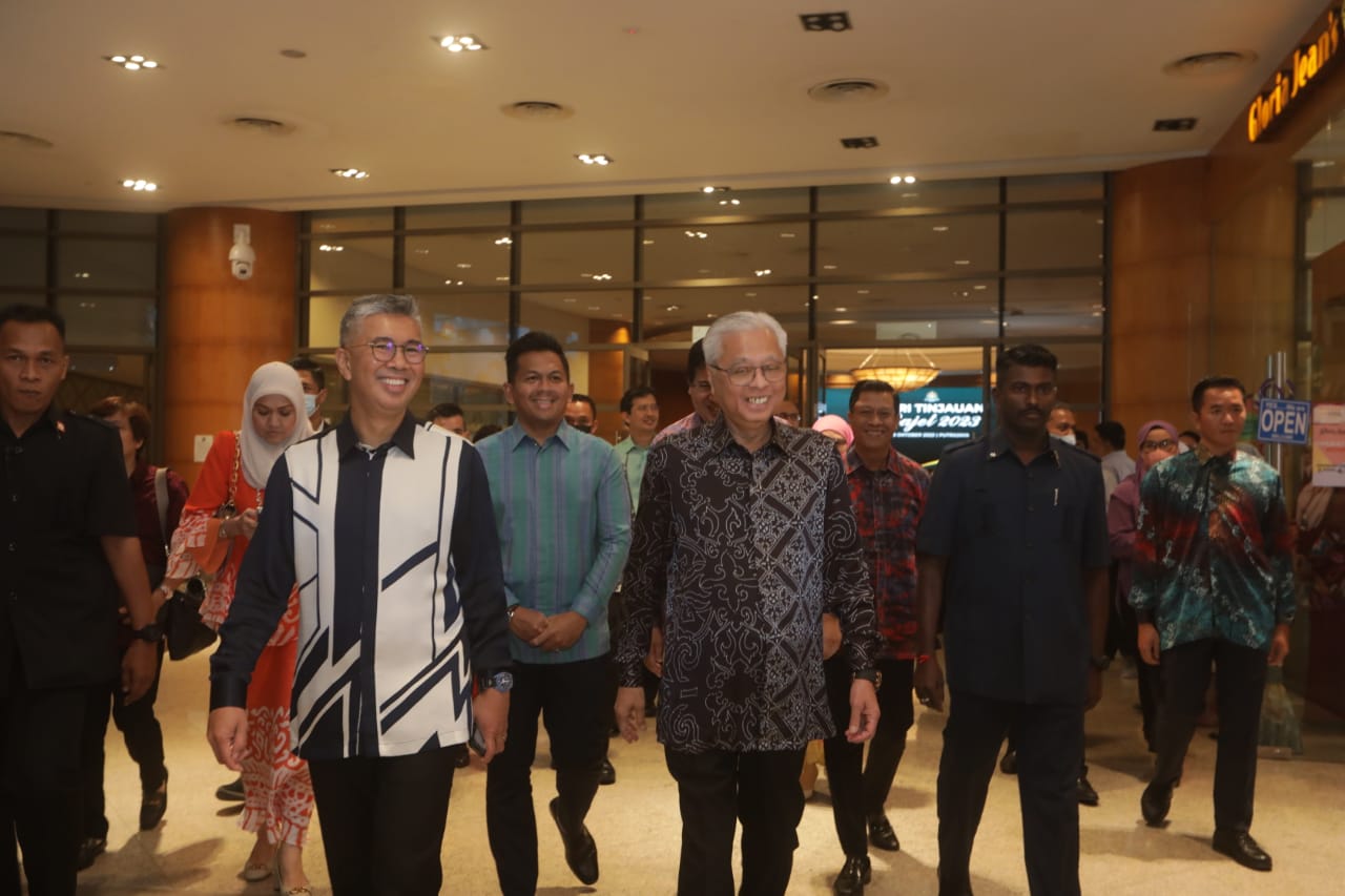 首相中午抵财政部 巡视预算案准备工作