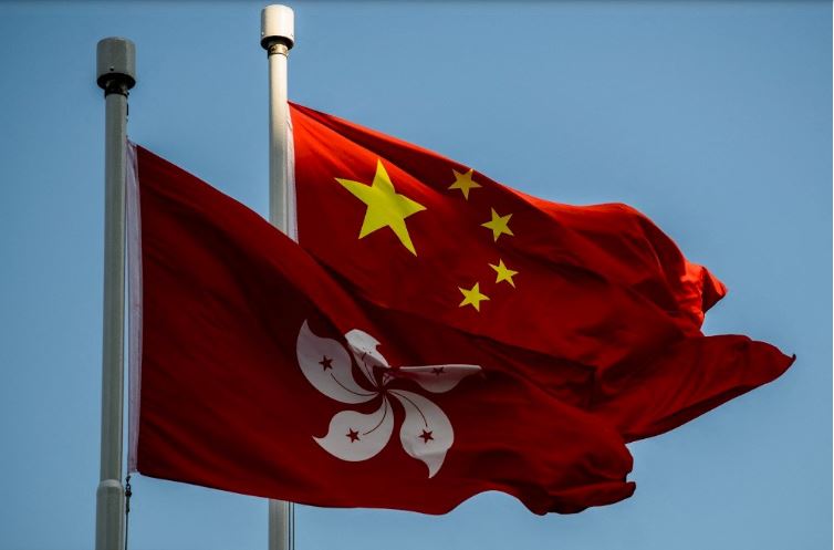 香港中学生升旗不起立 被罚停课3天