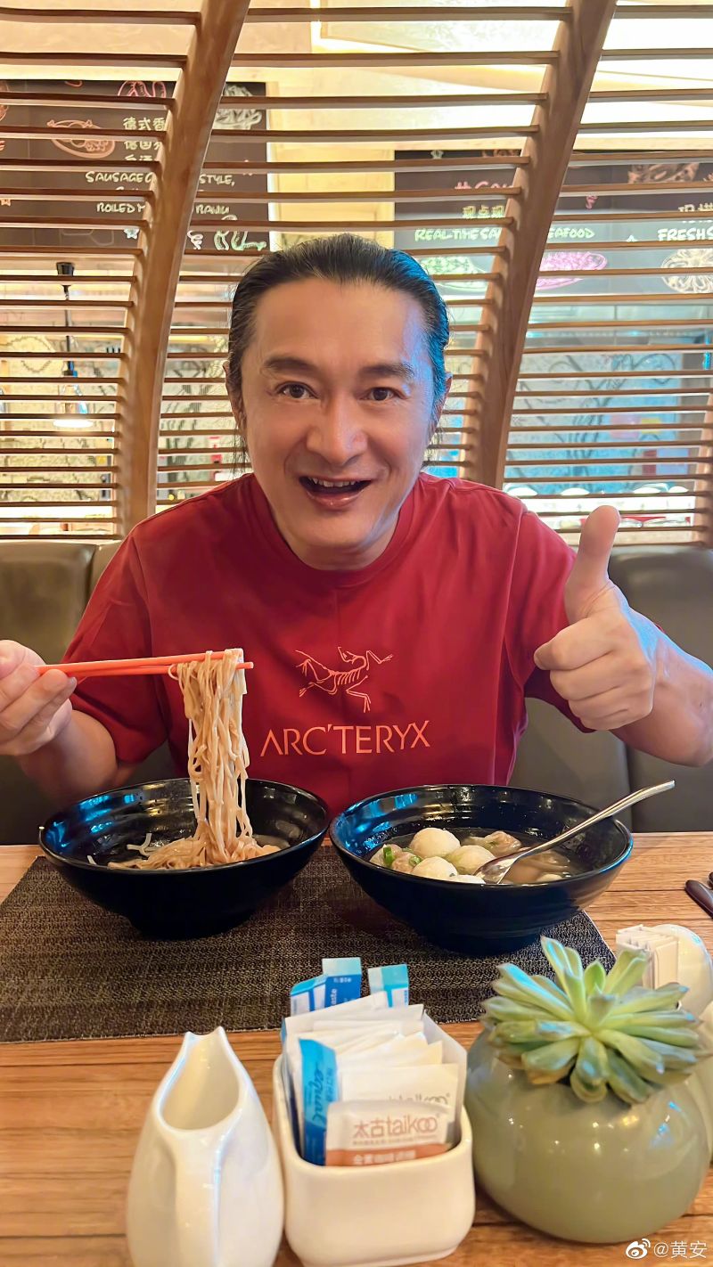 黄安怒骂“脱裤子放屁” 防疫人员报警抓人