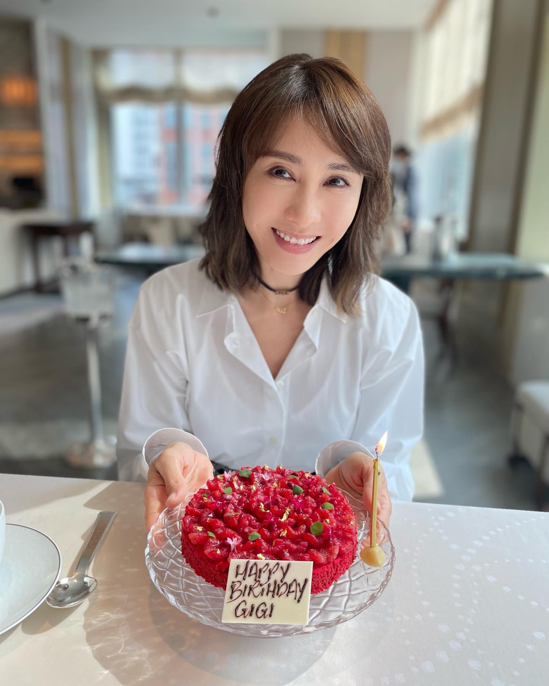 黎姿披浴袍分享健康餐单  无瑕素颜肌获赞爆