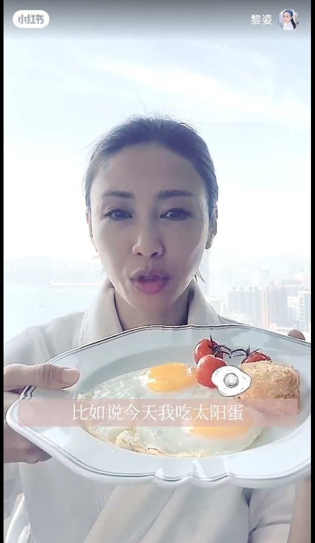 黎姿披浴袍分享健康餐单  无瑕素颜肌获赞爆