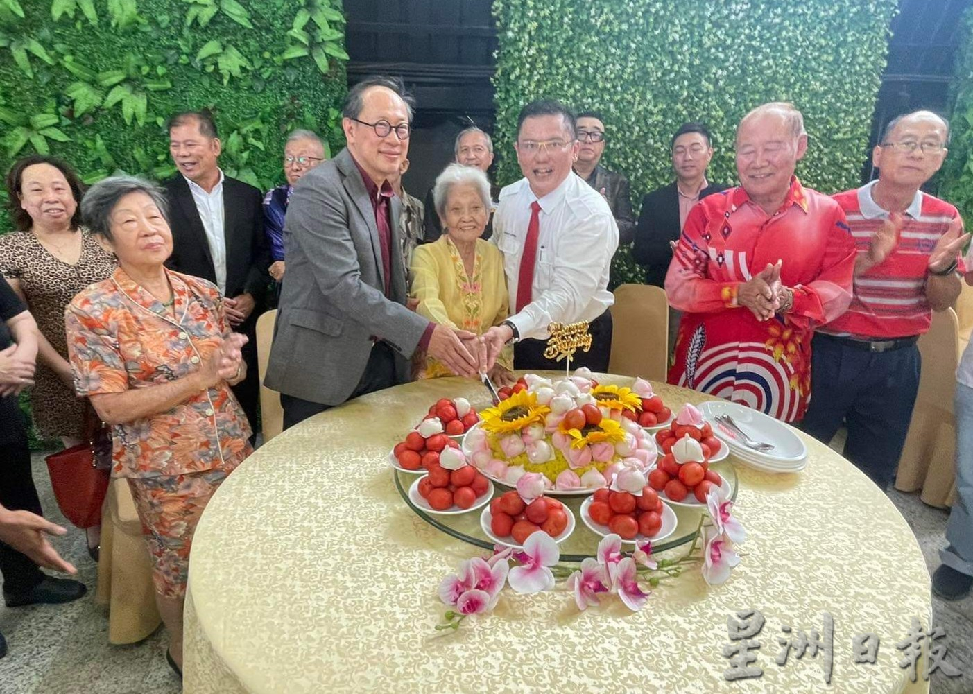 (全国版)英联邦时期当志愿警察,百岁洪金珠巡查山区共产党