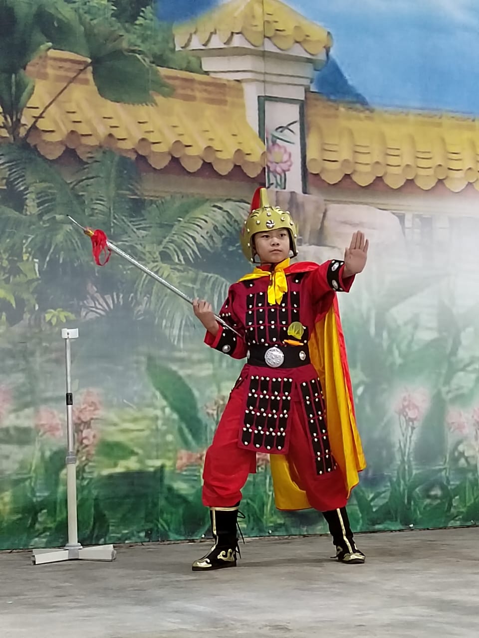 （刊期：10月8日）有故事的人：为传承文化，父带2儿参与12站火炬行