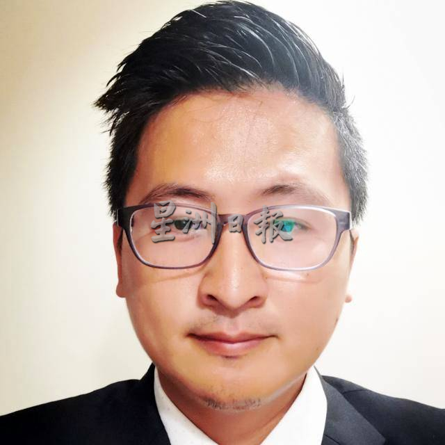 (古城封面副文)玛琳再也布条被拆除,谢守钦揶揄解决水灾效率都没那么快