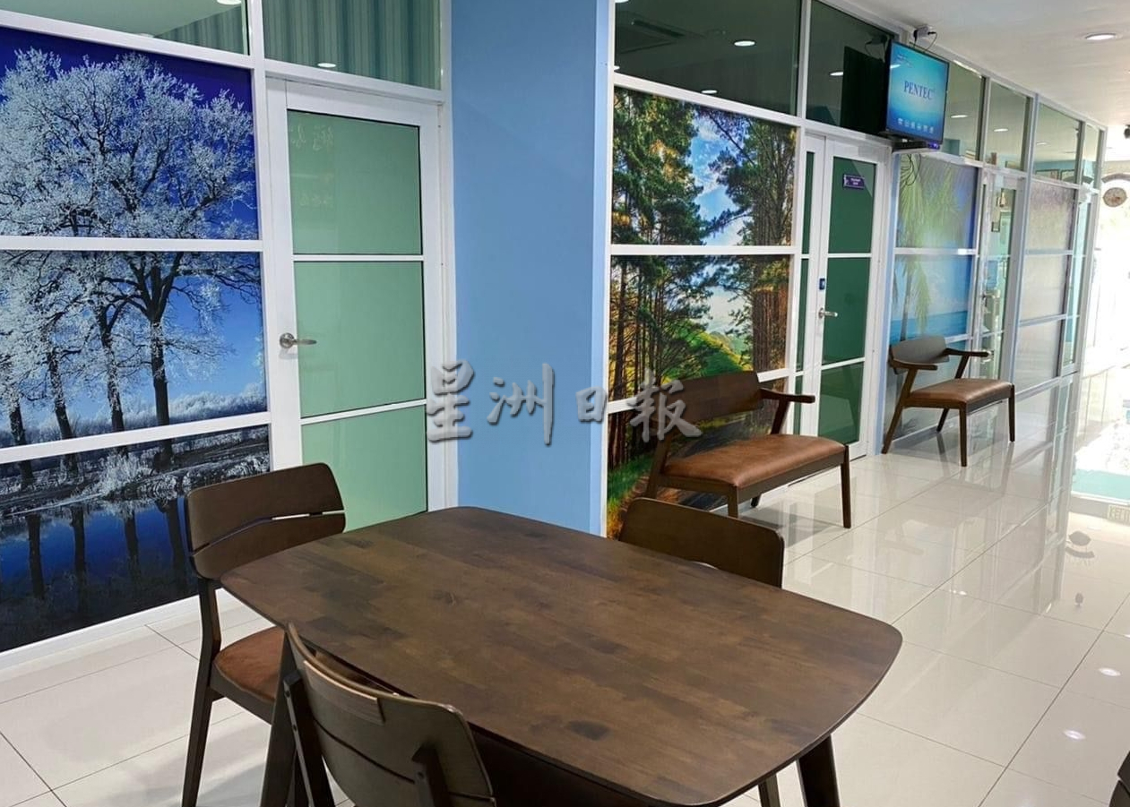 (古城第二版主文)敬业乐业——精神科医生拿督余国华不同抉择产生不同境遇