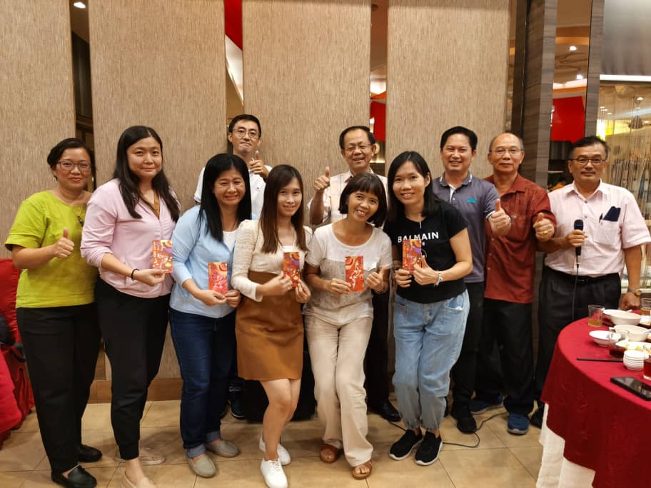 (大北馬)威北日落鬥哇益僑學校三大機構日前以旅遊的方式歡慶教師節。