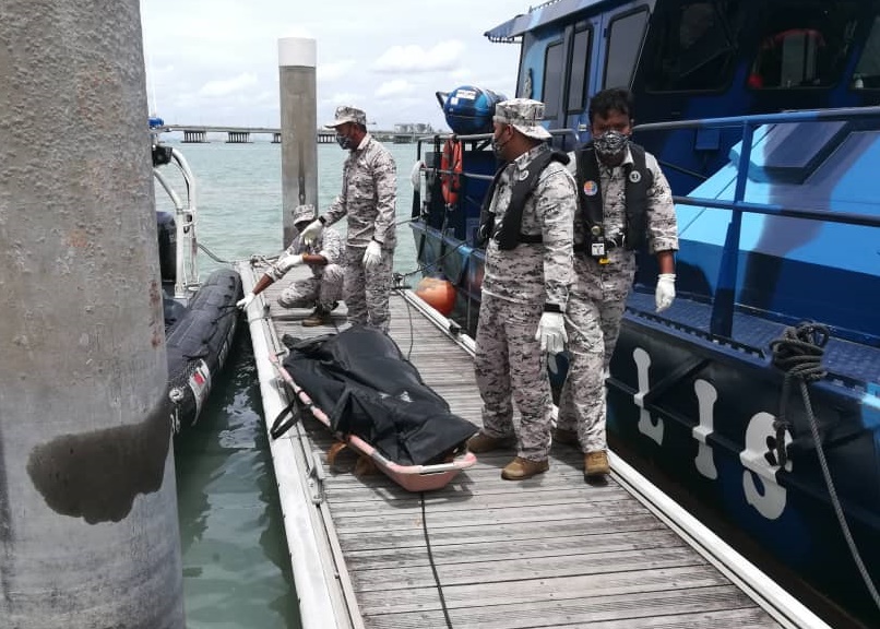 +(大北马)渔夫遇恶劣气候翻船失踪,遗体漂浮木蔻山被发现