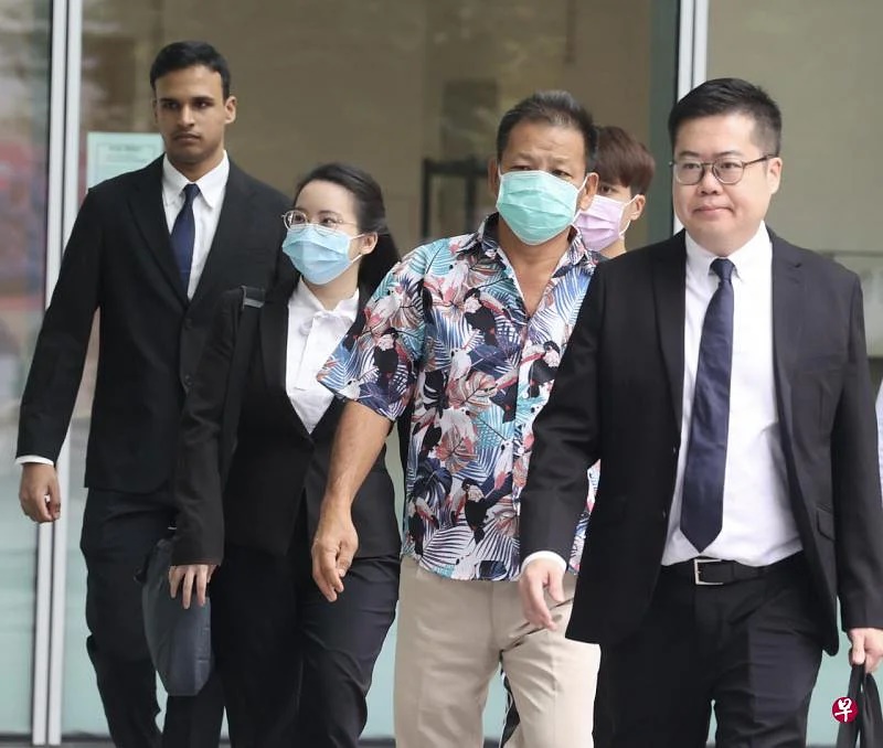 (已签发)柔:狮城二三事:开宾利载孙女硬闯校园 车主鲁莽伤人入狱
