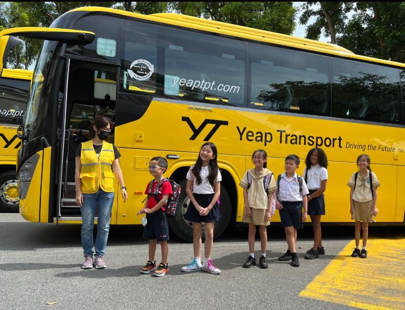 (已签发)柔:狮城二三事:燃油费涨60% 司机转行 校车业者叹生意难做