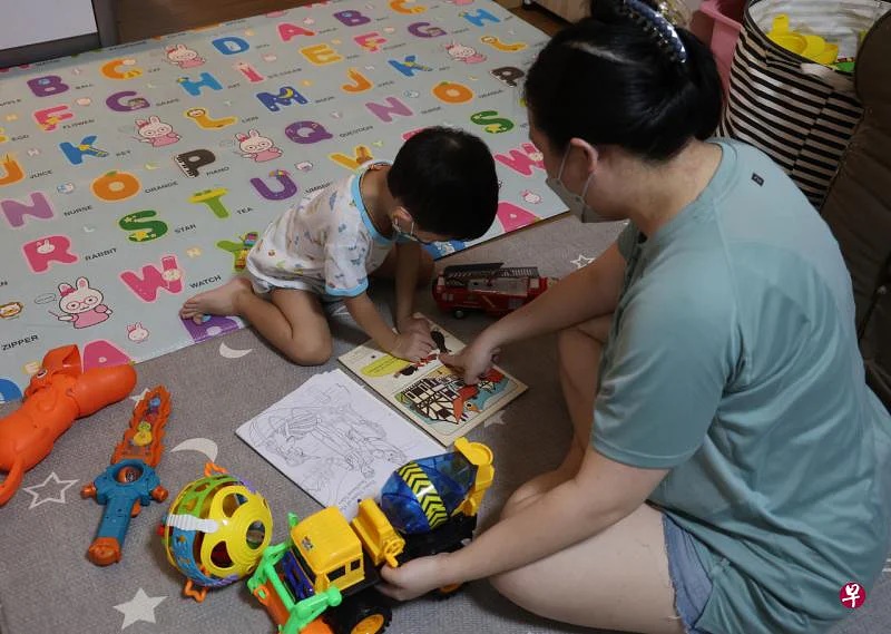 (已签发)柔:狮城二三事:被指聘女佣同时顾数孩 保姆叫屈