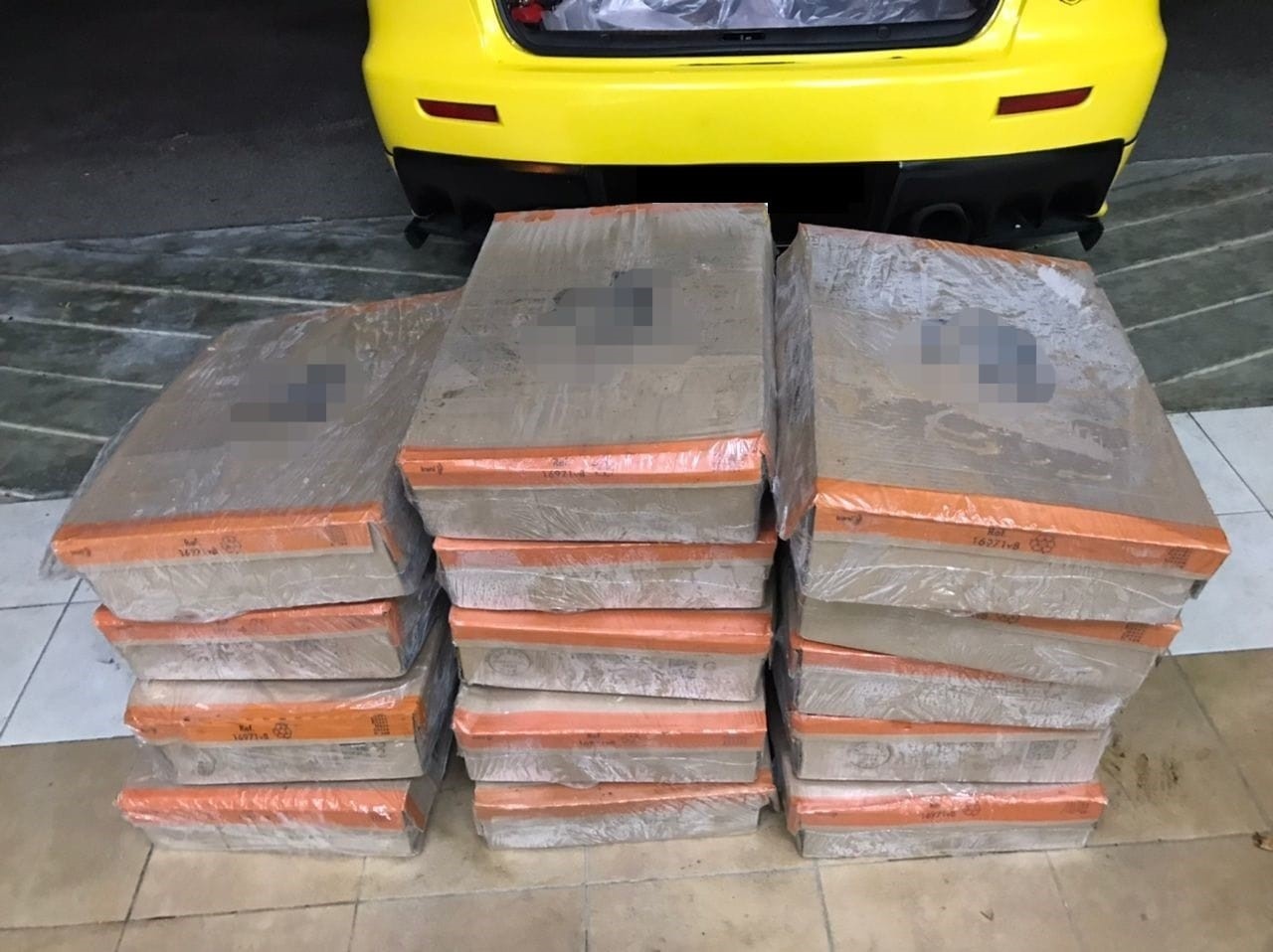 私家车企图送载送入境,执法人员充公3580令吉冷冻鸡