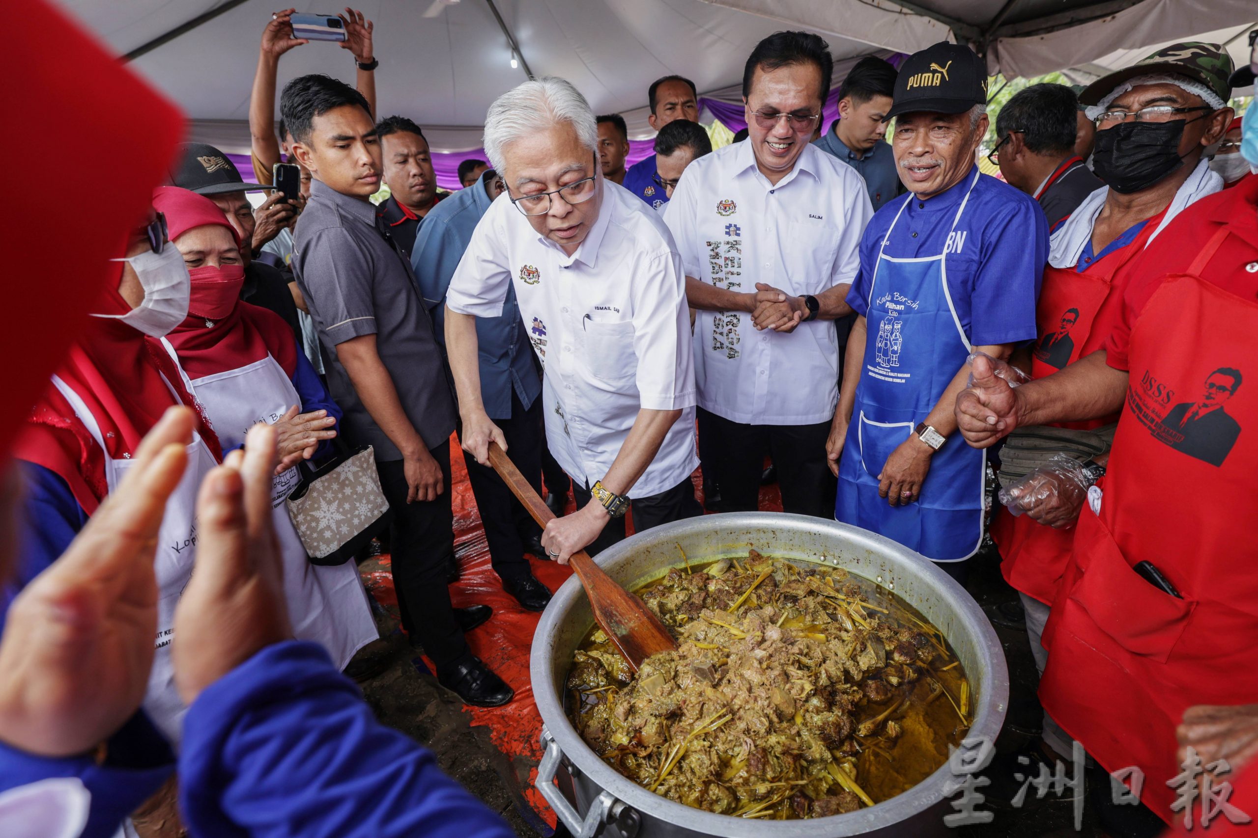 NS主文/首相宣布,联邦土展局胶工也享有800令吉雨季援助金