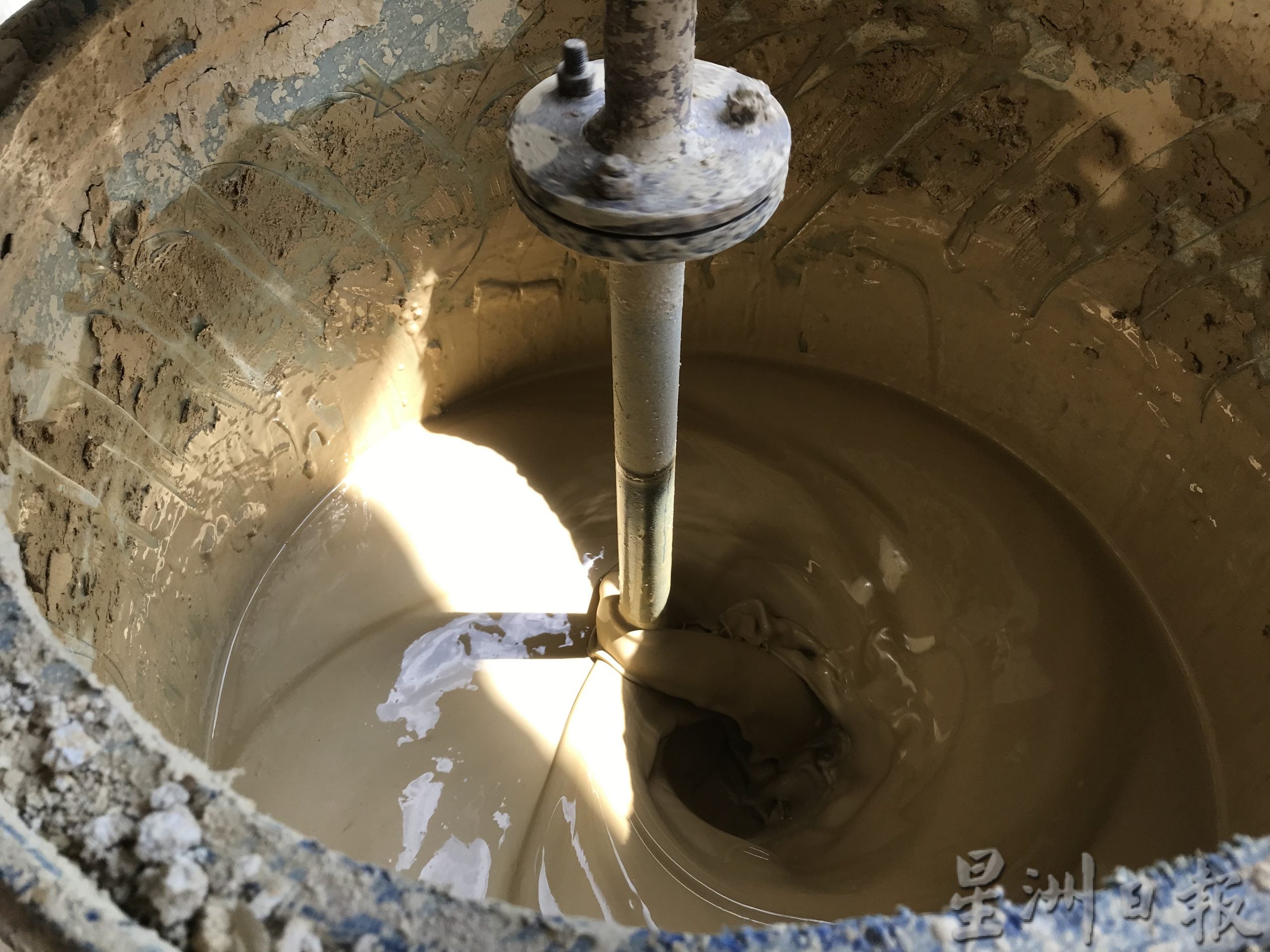 pk(5/10见报)大霹雳封底主文/  它的诞生