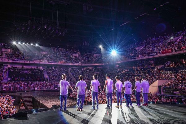 SJ张艺兴大马开唱High脱上衣  粉丝自主号召删图频保护偶像