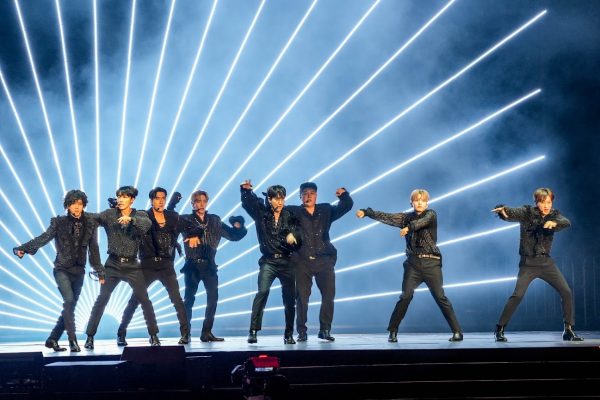 SJ重返大马舞台嗨唱狂送飞吻 始源一个字输掉赌约认命请客