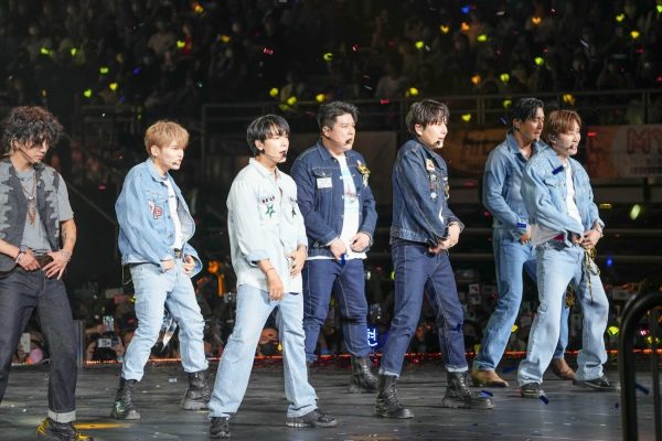 SJ重返大马舞台嗨唱狂送飞吻 始源一个字输掉赌约认命请客