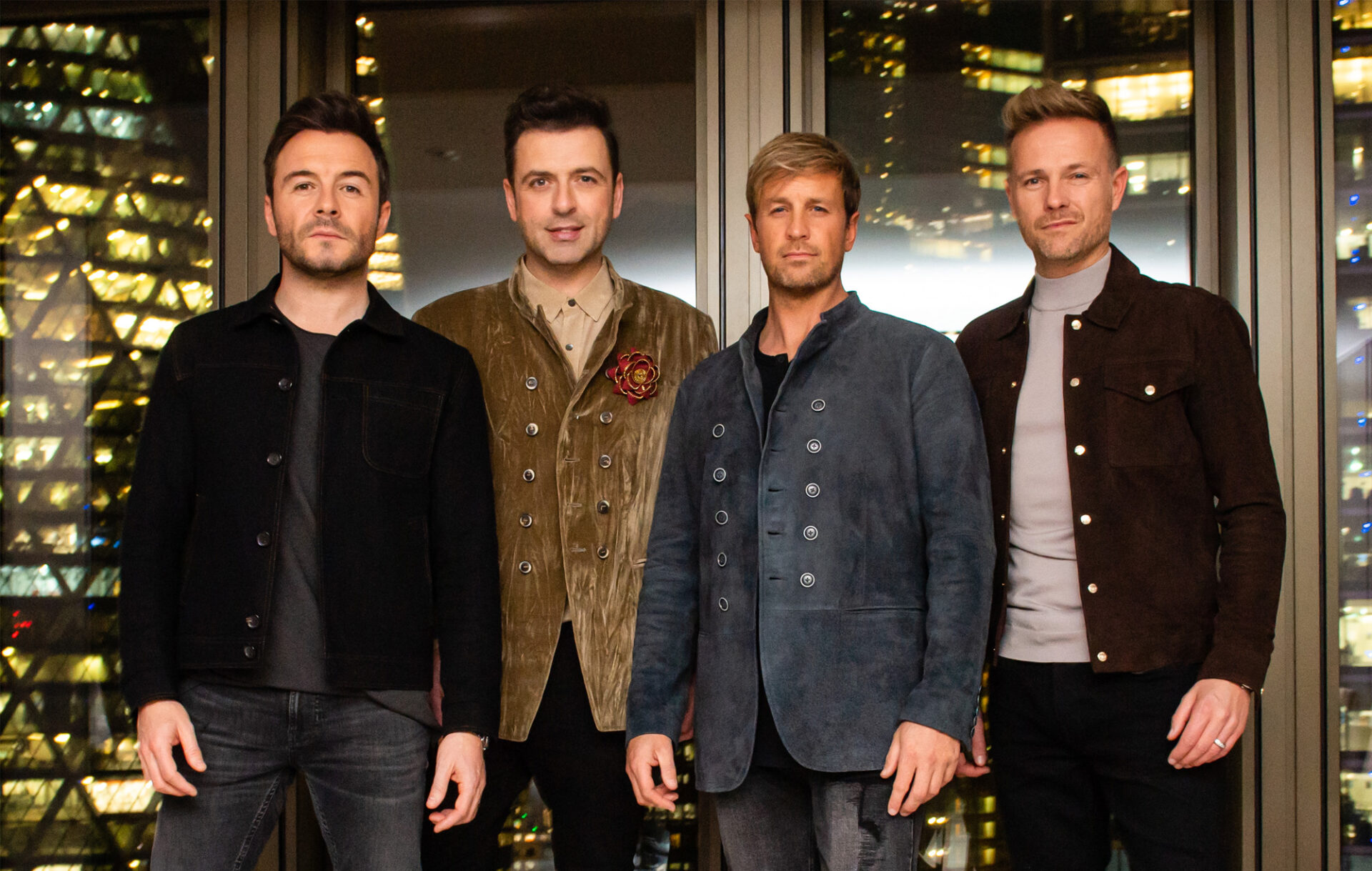 Westlife开唱门票开售  粉丝漏夜排长龙抢票