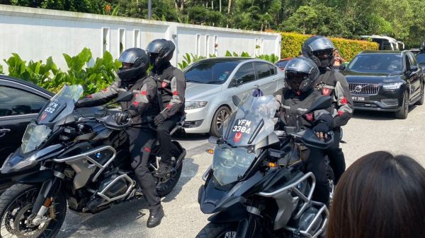 特警现身住家 安华未见踪影