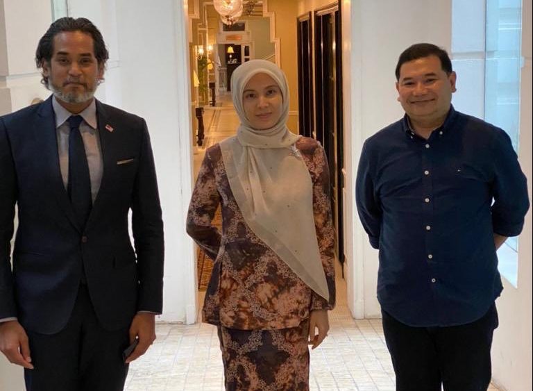 人民要什么 // 华研-华裔要安华当首相