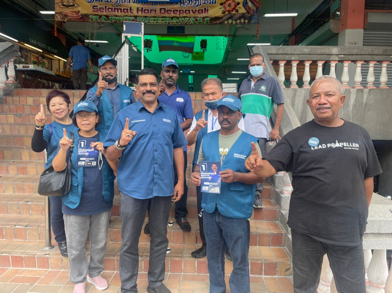 13/11见报∕我们∕各族助选团