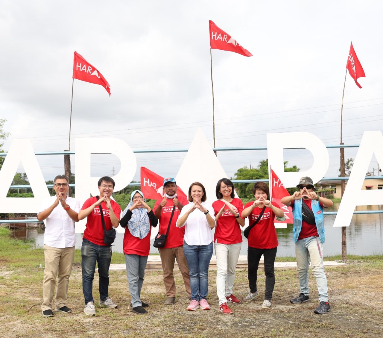20/11见报∕我们∕大选落幕了，友谊延续着