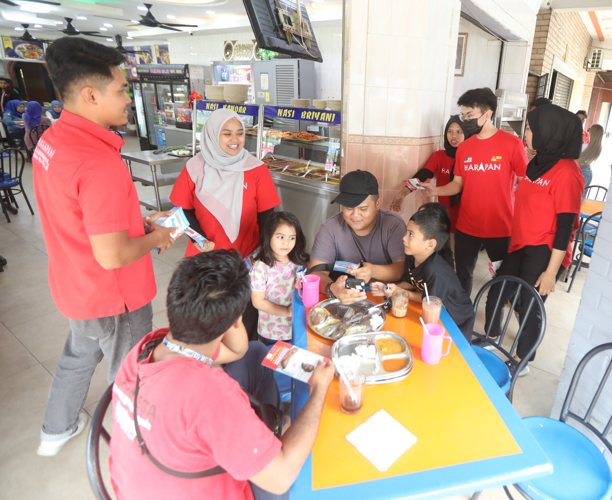 20/11见报∕我们∕大选落幕了，友谊延续着