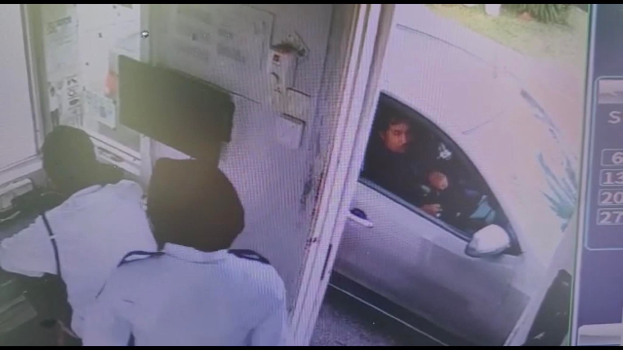 2男冒警巡逻 行径怪异居协报案